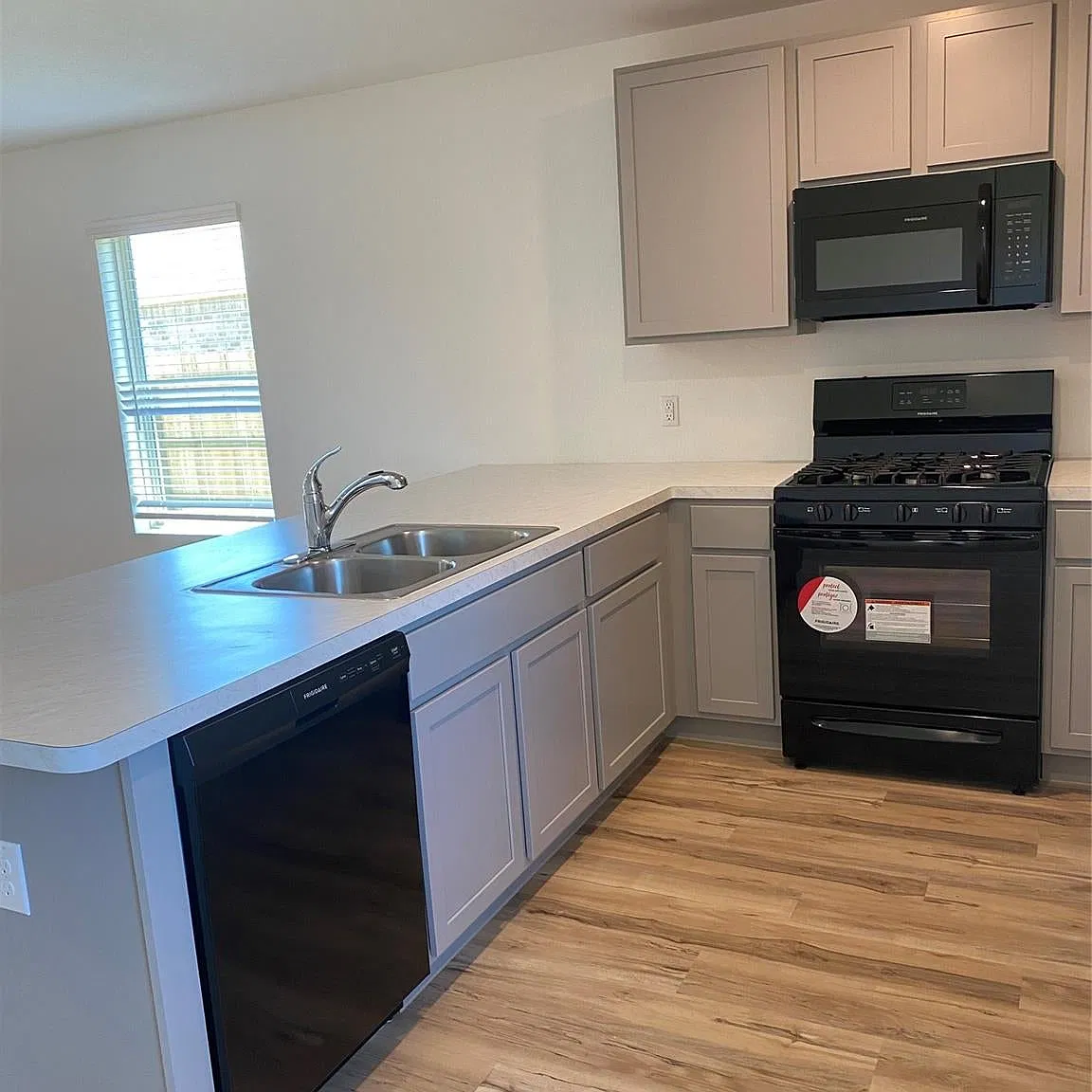 3 bed, 1461 sqft, $1,900 — Photo 4