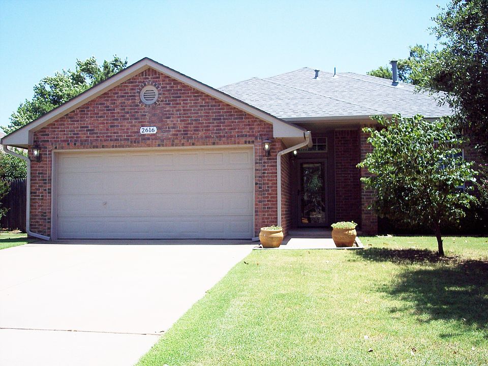 1st image of 2616 Redwood Ln