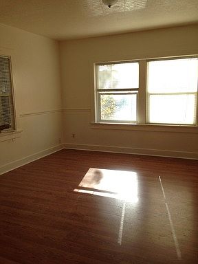 3rd image of 425 E 200 S APT 6