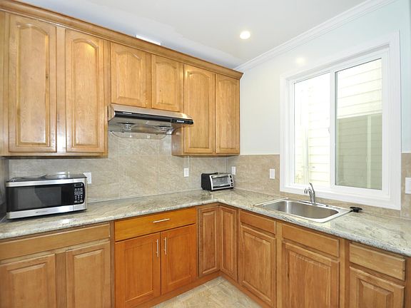 5th image of 24 Miriam St #B