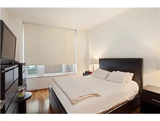 Rented by Douglas Elliman | media 19