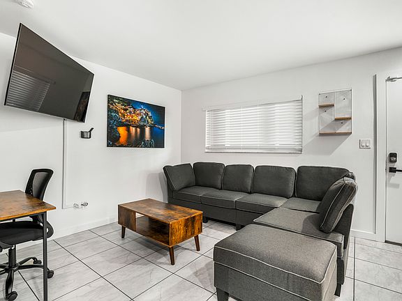5th image of 202 N Fremont Ave APT 8