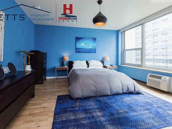3rd image of 3600 N Lake Shore Dr Ste 2
