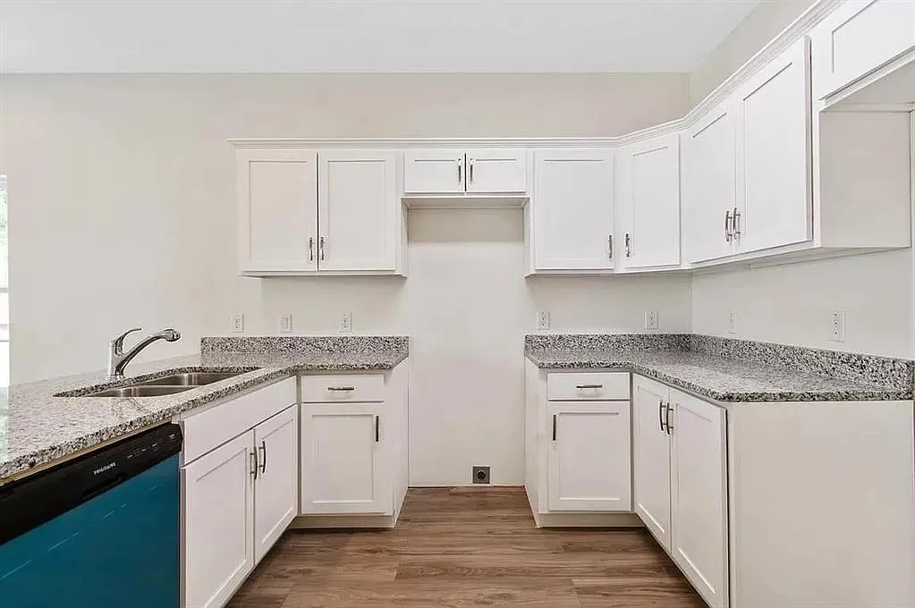 3 bed, 2.0 bath, 1115 sqft, $1,465 — Photo 2