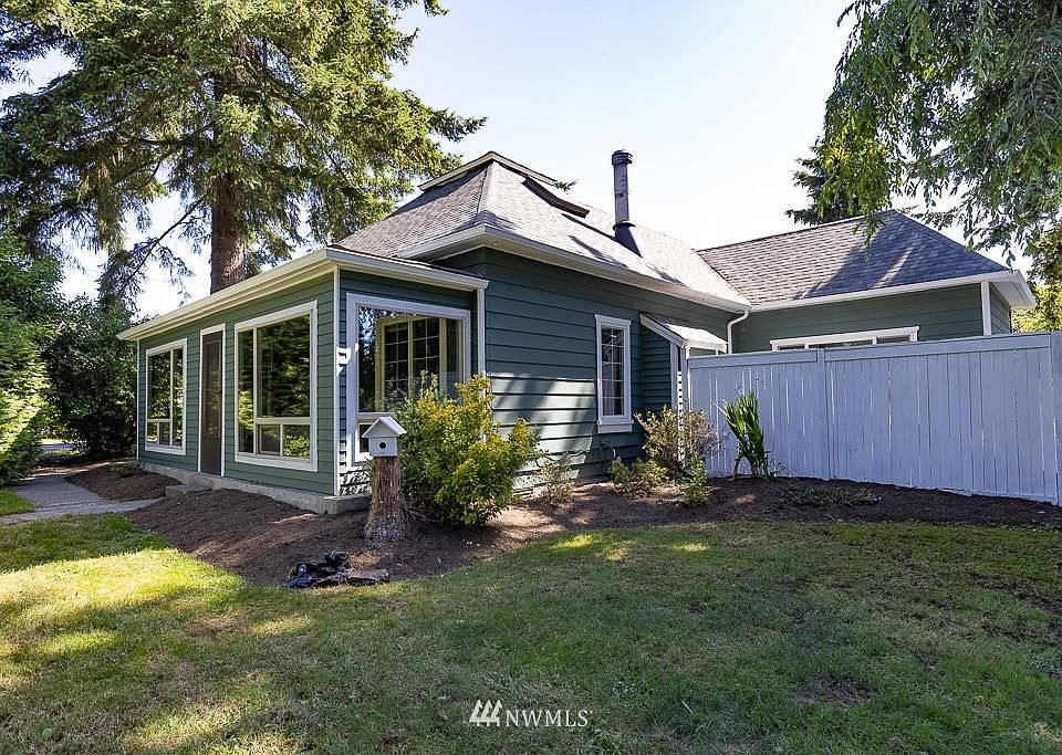 1st image of 831 Baird Ave
