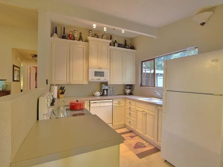 14026 SE 37th St — Photo 2
