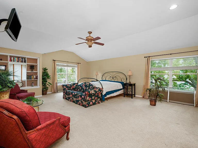 5670 Brentwood Dr — Photo 36