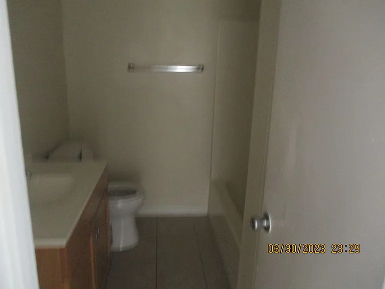 1127 University St #B — Photo 4