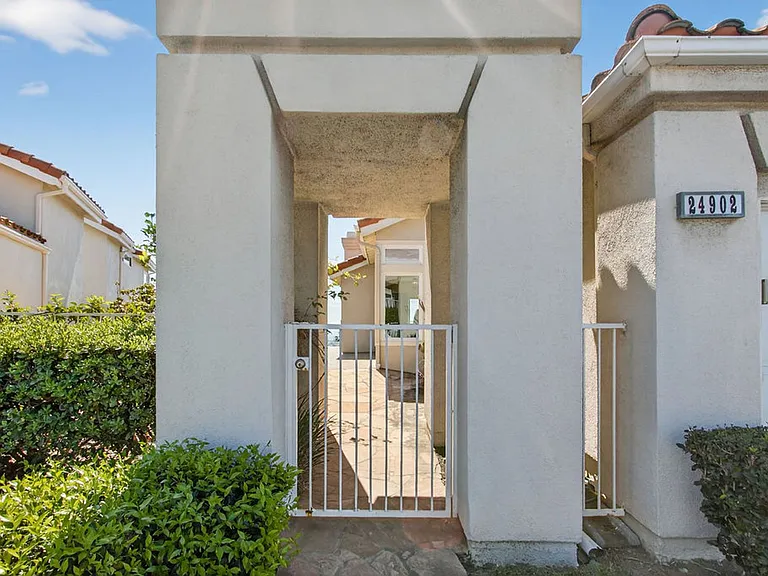 24902 Sea Crest Dr — Photo 2