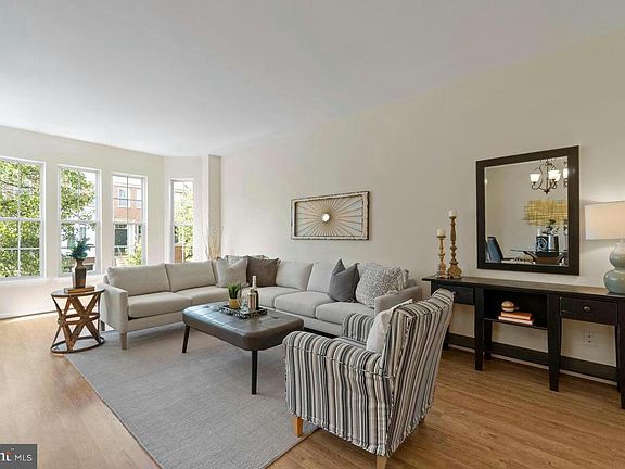 4th image of 2561 James Monroe Cir