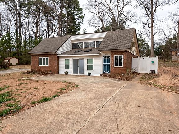 2nd image of 1308 Glenn Ct