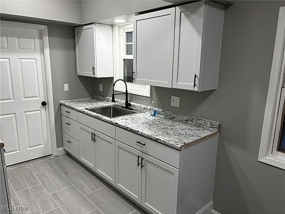 4th image of 11824 Geraldine Ave