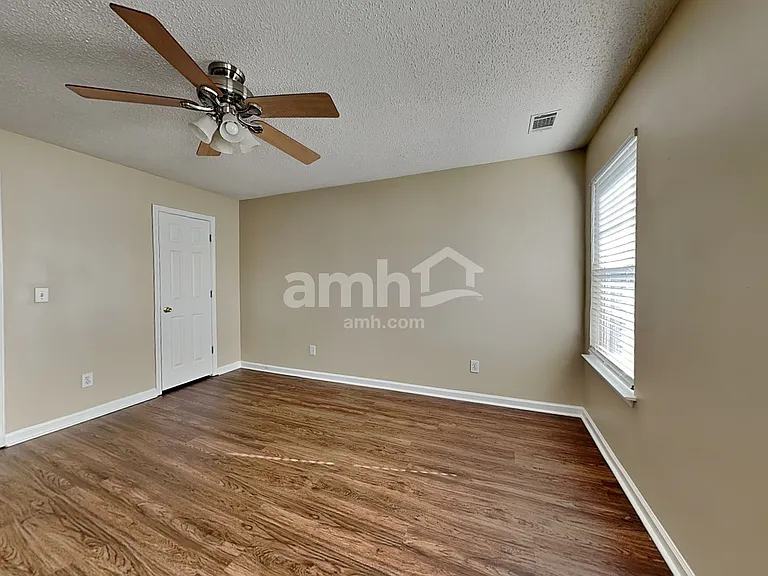 100 Summerchase Dr — Photo 17