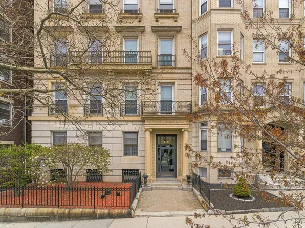 465 Park Dr APT 2, Boston, MA 02215