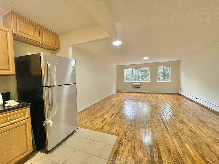 129 E 55th St #2 — Photo 1