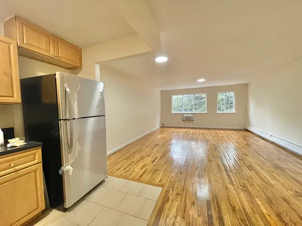 129 E 55th St #2, Brooklyn, NY 11203