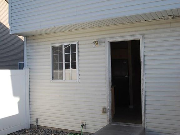 3rd image of 879 Capital Ln Unit 60
