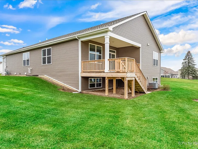 301 Westminster Ct — Photo 2