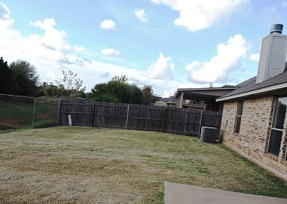 5th image of 725 Oak Creek Dr