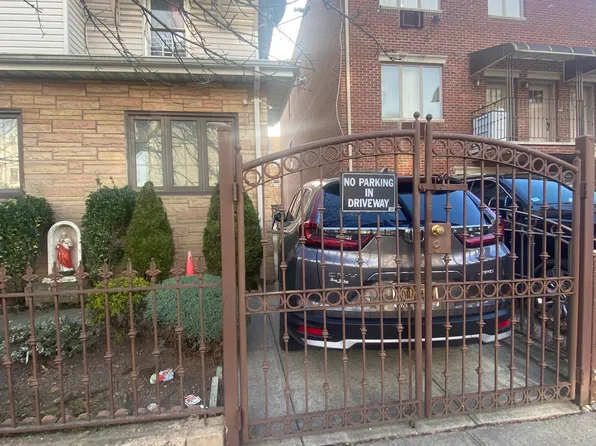 8749 17th Avenue image 1 of 4