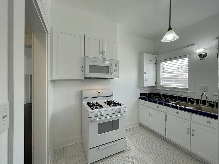 735 W 4th St — Photo 19