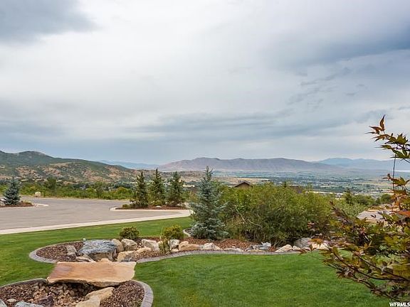 2nd image of 946 S Summit Creek Dr