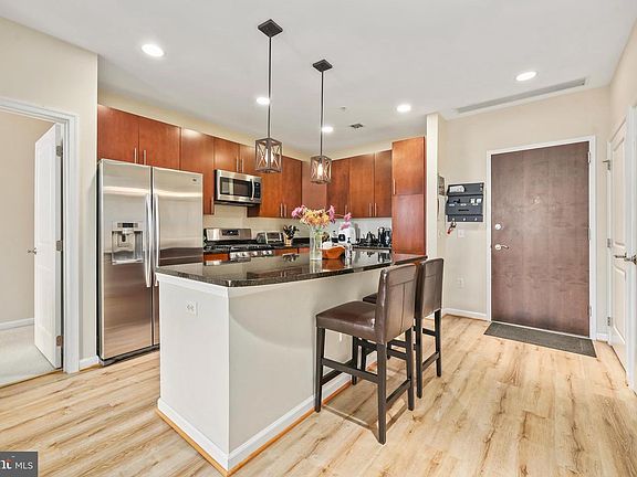 3rd image of 444 W Broad St Unit 504