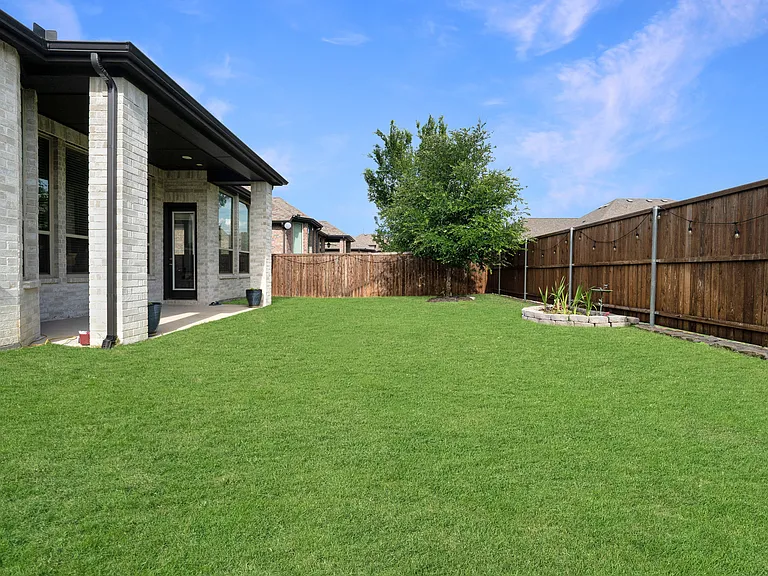 1429 Bluebonnet Ln — Photo 25
