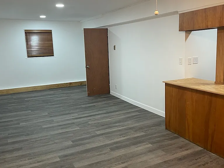2324 Seymour Ave #BASEMENT — Photo 2