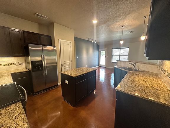 4th image of 1910 Pinckney Ct APT B