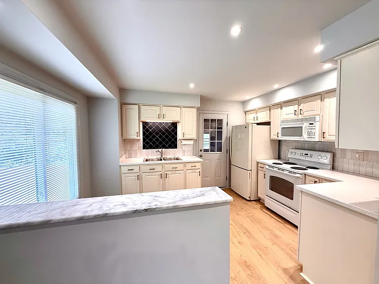 207 Blue Ridge Dr — Photo 24