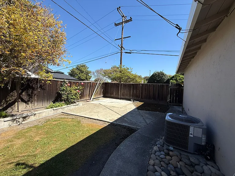 2360 Fordham Dr — Photo 23