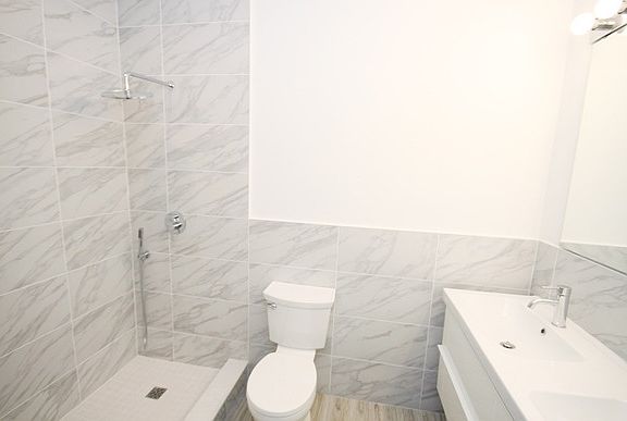 2nd image of 27 Fox Pl #2