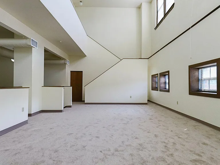 East High Apartments — Photo 121