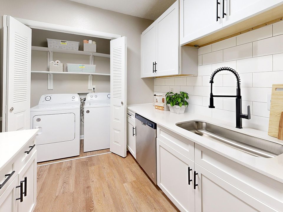 Newly Renovated Kitchen and In-Home Washer & Dryer