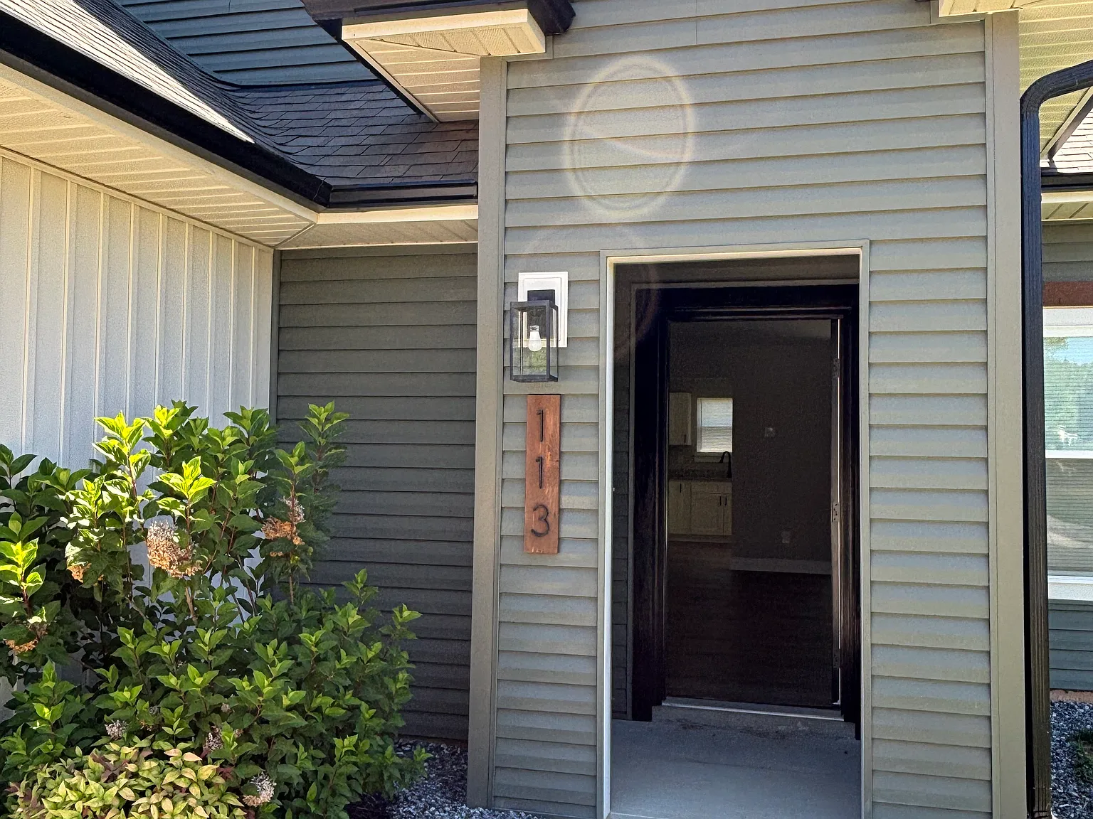 3 bed, 2.5 bath, 1628 sqft, $1,825 — Photo 3