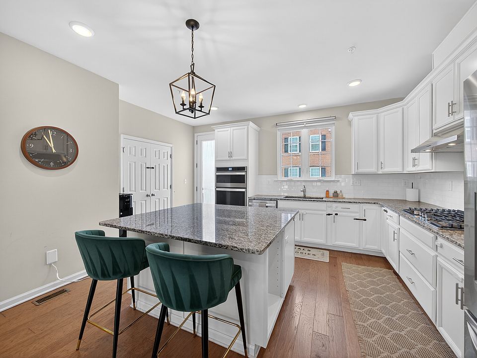 1st image of 81 Landmark Ln