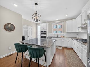 81 Landmark Ln, Fair Lawn, NJ 07410