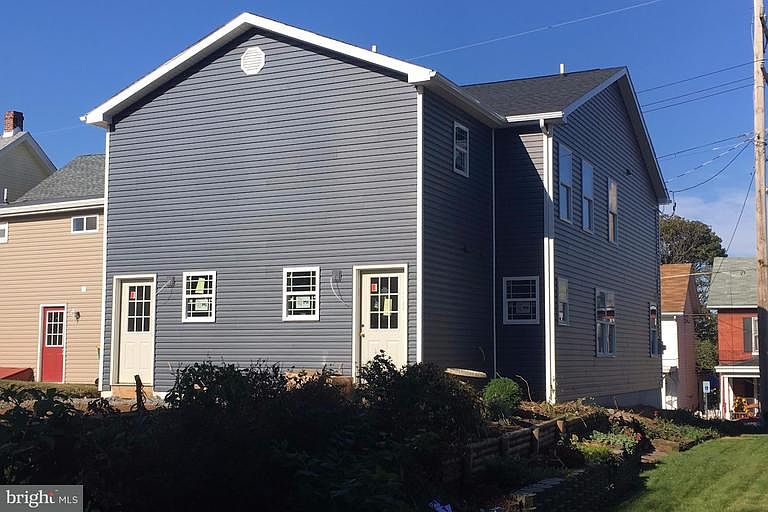 2nd image of 245 Ringgold St