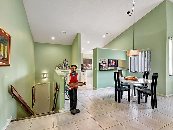 3rd image of 7832 Lexington Club Boulevard #C