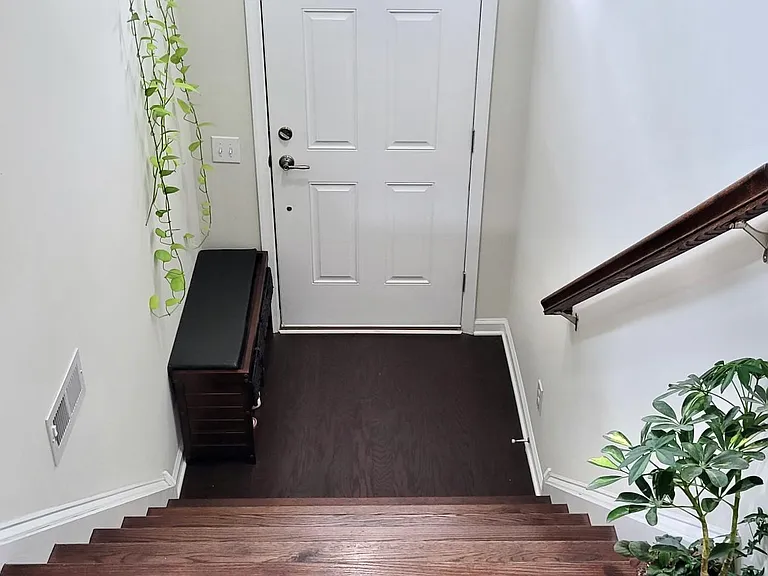 111 Admiral Ln — Photo 2