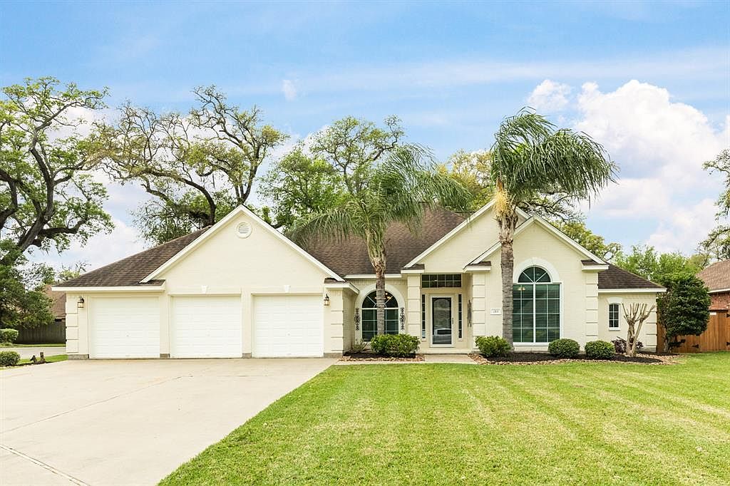 215 Canyon Oak Dr, Lake Jackson, TX 77566 Zillow