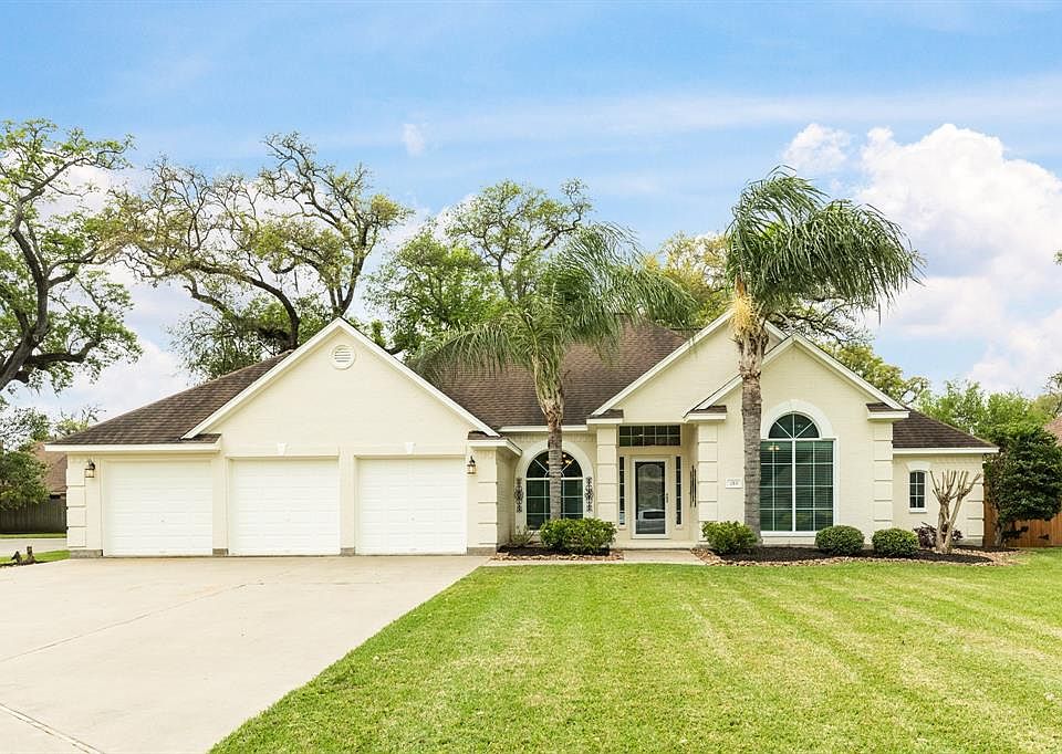 1st image of 215 Canyon Oak Dr