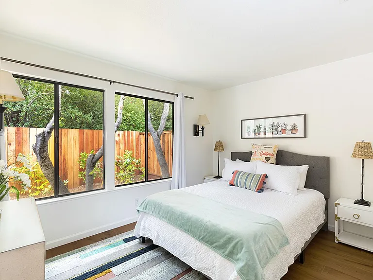 Guest rom - private to outside