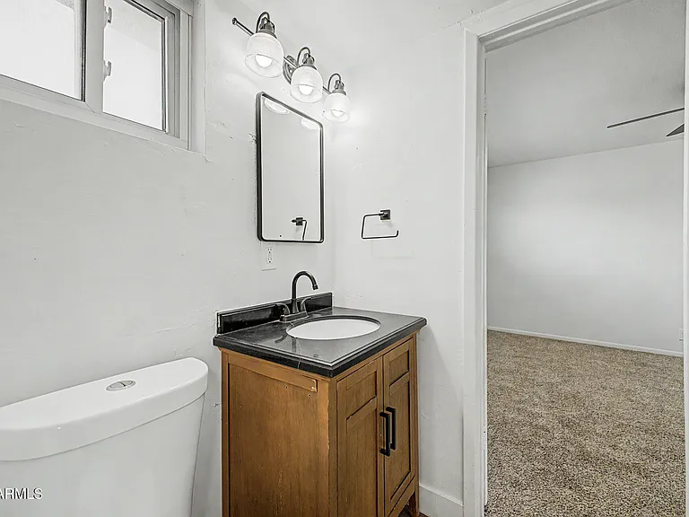 317 N Elm St — Photo 25