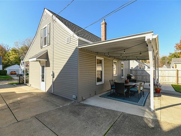 3rd image of 2395 Parkview Dr