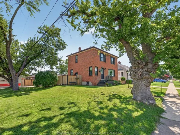 2004 Norman Rd, Windsor, ON N8T 1S4