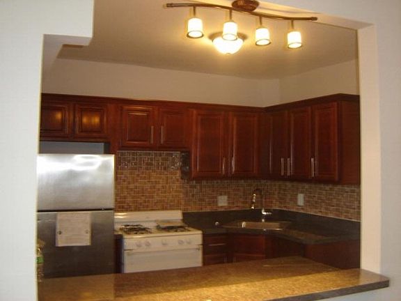 4th image of 18327 Dunlop Ave
