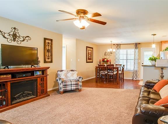 3rd image of 601 W Aquarius Ct