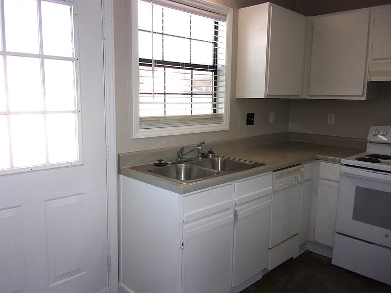 1823 India Hook Rd — Photo 6